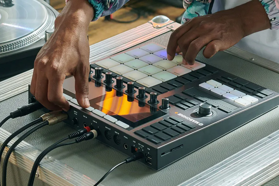 Native Instruments Maschine +